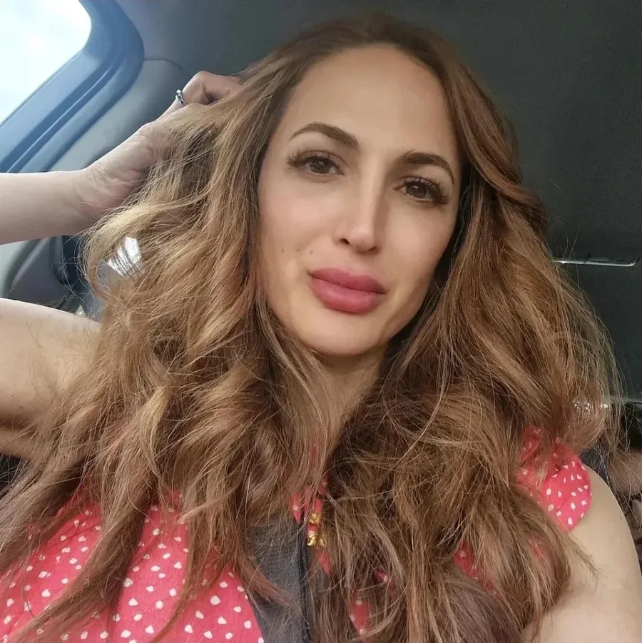 Bronde waves with face-framing highlights